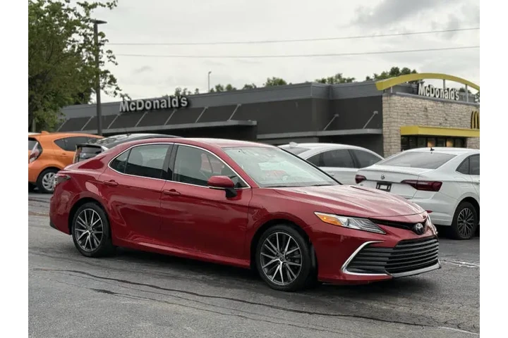 $21495 : 2023 Camry XLE image 3
