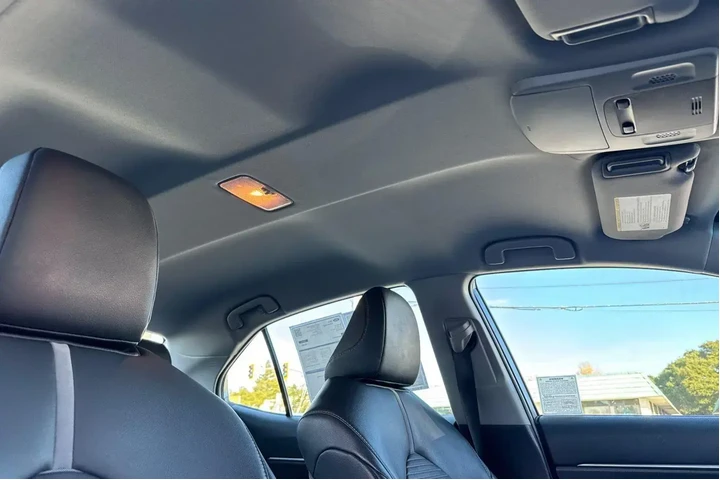 $21195 : Toyota Camry Hybrid 2018 SE image 7