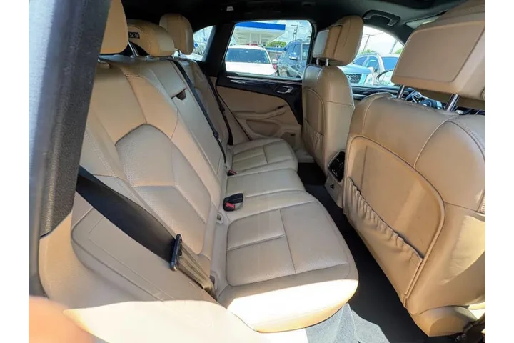 2017 Macan S image 8