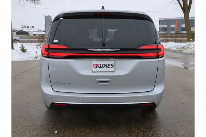 $30477 : Chrysler Pacifica 2024 Touri image 8