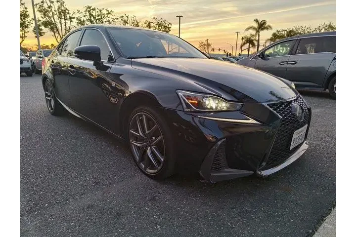 $22750 : Lexus IS 200t 2017 4dr Sedan image 1