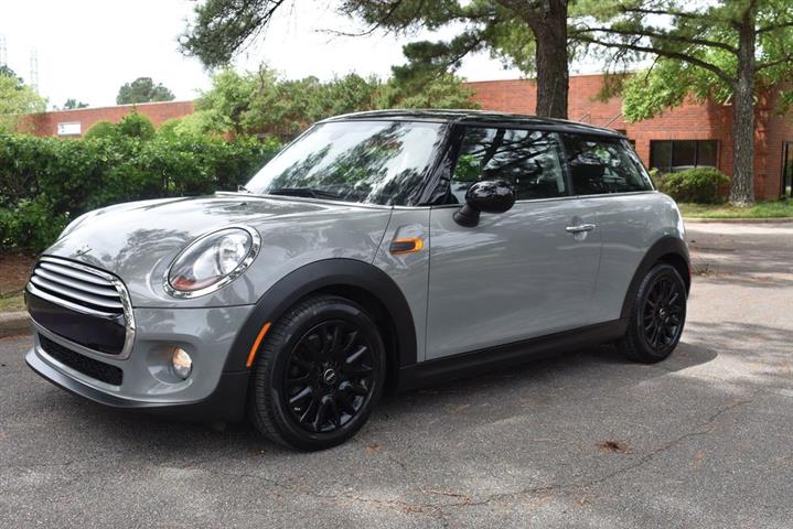 2015 Hardtop 2 Door Cooper image 1