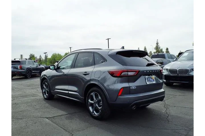 $23329 : Ford Escape 2023 ST-Line 4dr image 4