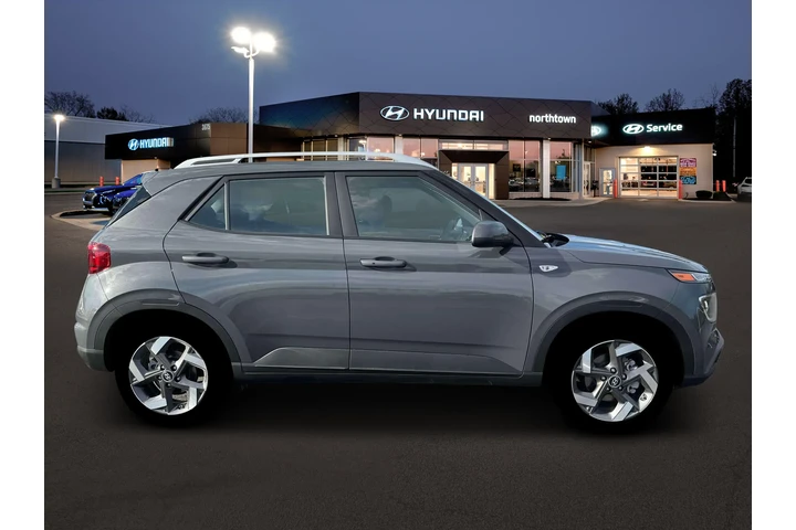 $23602 : Hyundai VENUE 2026 SEL 4dr C image 9