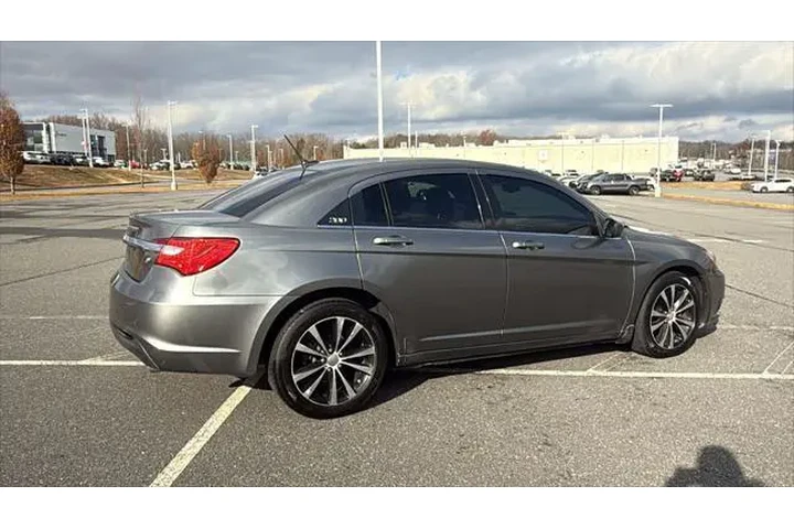 $8799 : Chrysler 200 2013 Limited 4d image 6