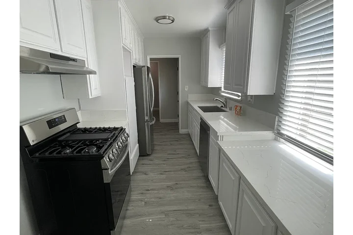 $1800 : CASA🏡Glandon St,Bellflower,CA image 6