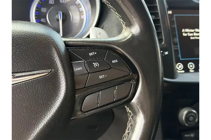 $19900 : Chrysler 300 2021 S V6 4dr S image 10