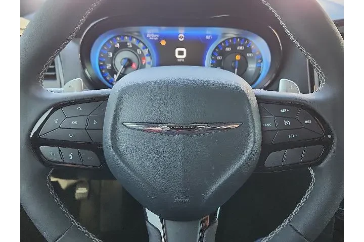 $30990 : Chrysler 300 2023 S V6 4dr S image 10