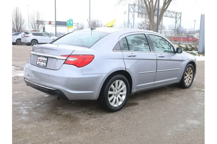 $6990 : Chrysler 200 2013 Touring 4d image 8