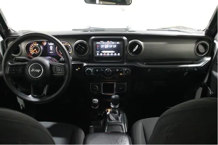 $28998 : Jeep Wrangler Unlimited 2022 image 2