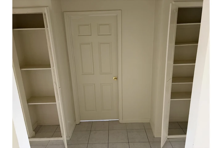 $2200 : Apartamento Grande- Sur LA image 3