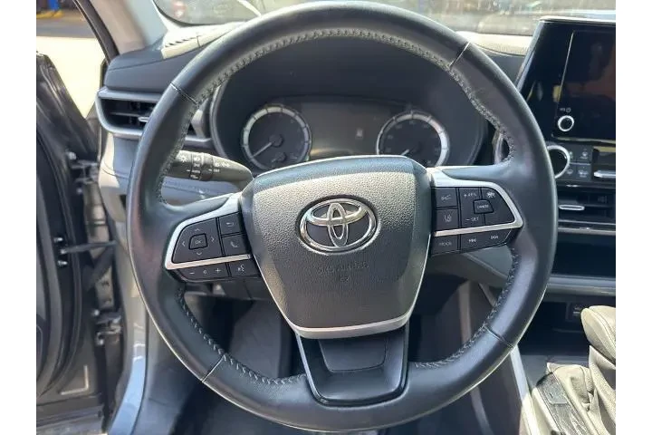 $30450 : Toyota Highlander 2024 LE 4d image 7