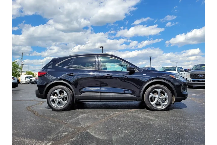 $25958 : Ford Escape 2025 AWD ST-Line image 2