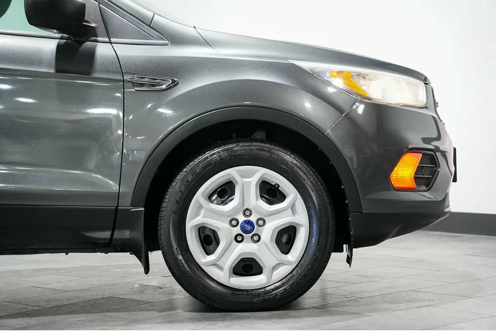 $9491 : 2017 Escape image 10