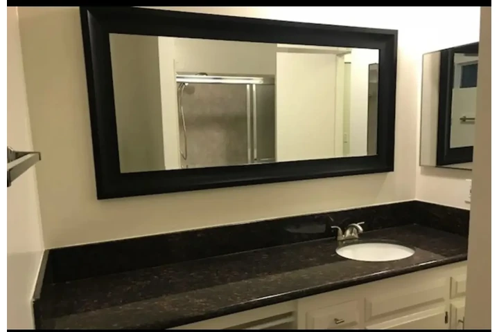 $1200 : Luxury home image 1