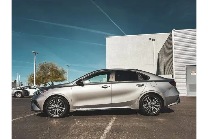 $18997 : Kia Forte 2023 GT-Line 4dr S image 2