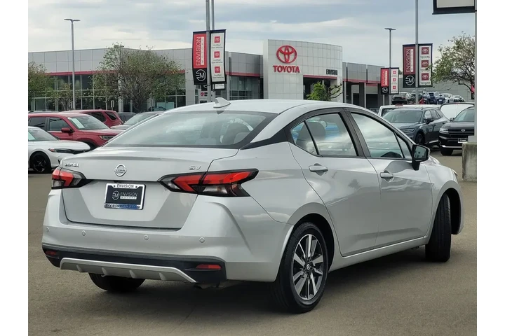 $13588 : Nissan Versa 2021 SV 4dr Sed image 4