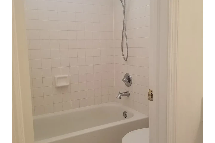 $1400 : Welcome to your new home image 3