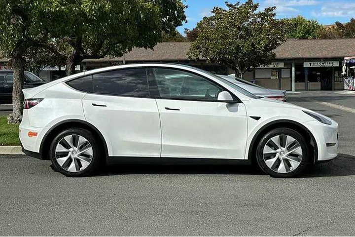 $28080 : Tesla Model Y 2020 AWD Long image 7