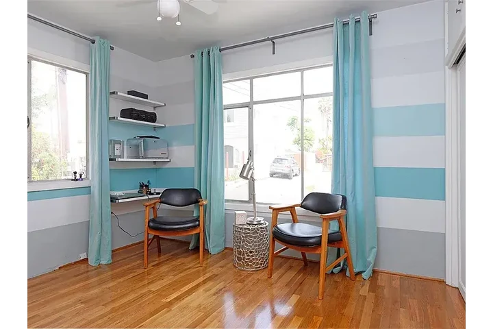 $1000 : Cute as a bug's ear!  Comforta image 4