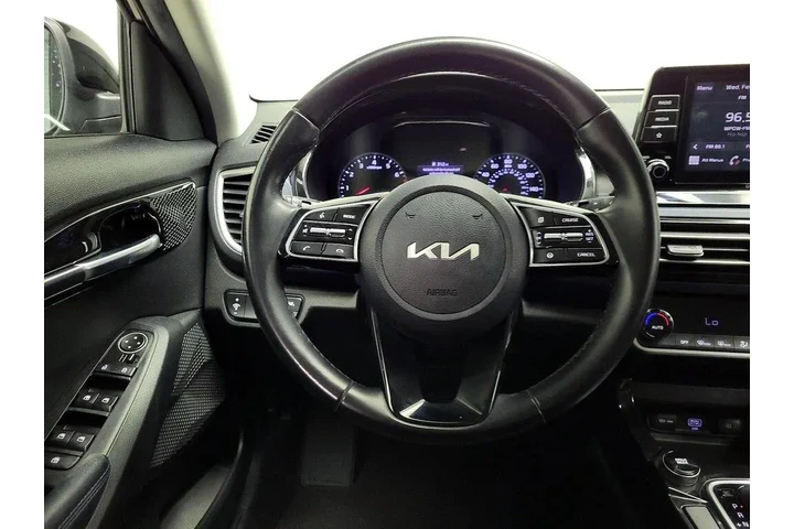 $20998 : Kia Seltos 2023 S 4dr SUV image 10