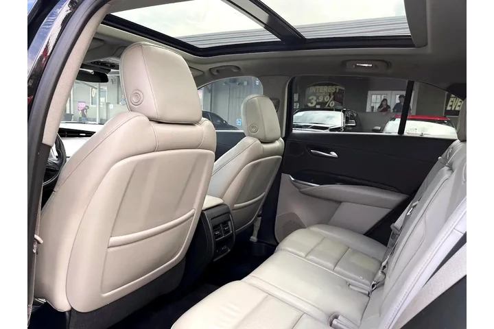2019 XT4 FWD 4dr Premium Luxu image 8