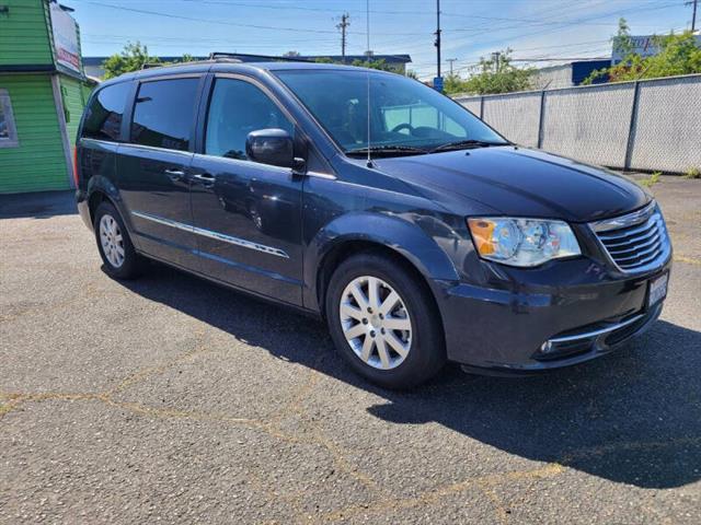 $7550 : 2014 Town and Country Touring image 3