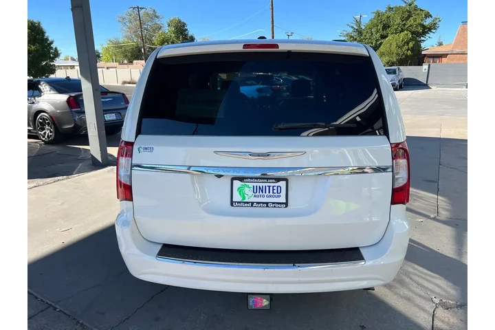 2013 Town & Country Touring image 6