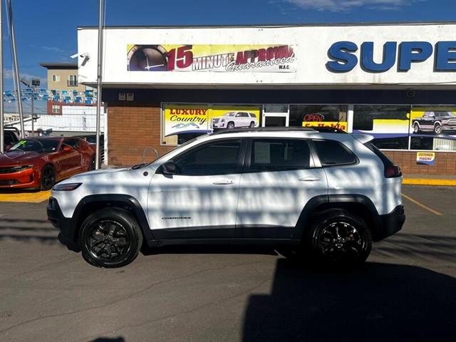 2015 Cherokee 4WD 4dr Trailha image 2