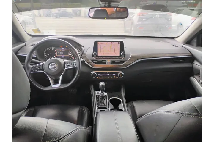 $10900 : 2020 Altima 2.0 Platinum image 9