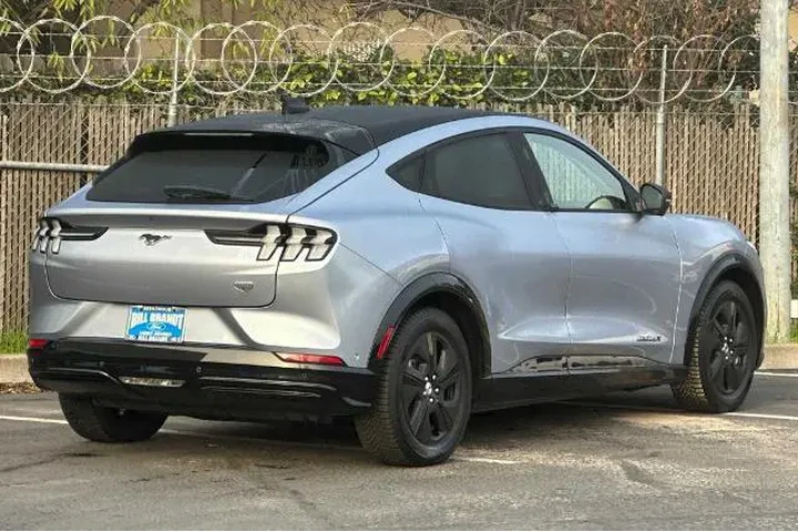 $29998 : Ford Mustang Mach-E 2022 Cal image 3