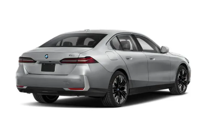 $39943 : BMW 5 Series 2024 AWD 530i x image 2