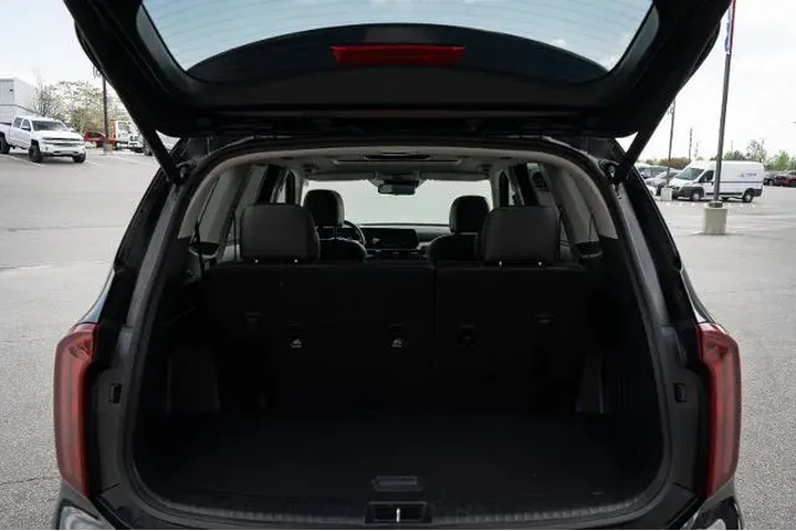 $38744 : Kia Telluride 2025 S 4dr SUV image 9