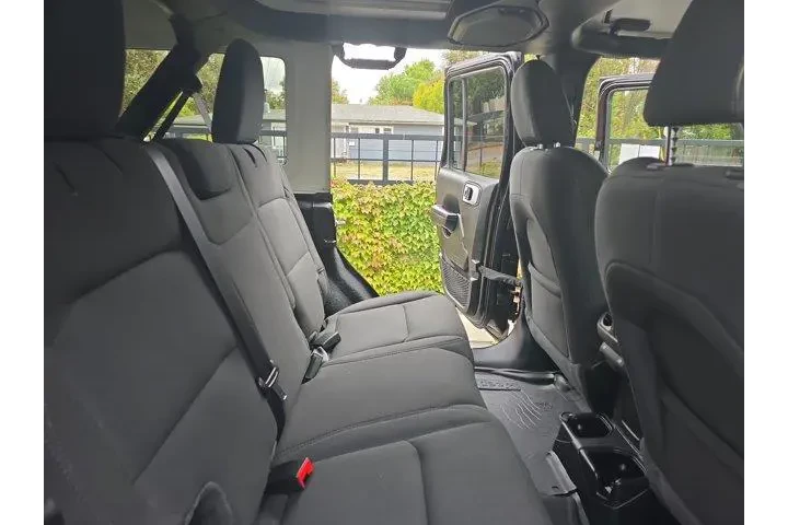 $35995 : Jeep Wrangler Unlimited 2021 image 10