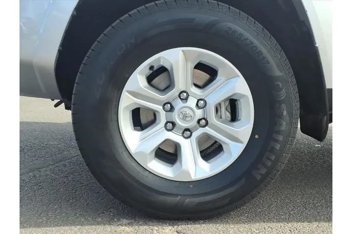 $38227 : Toyota 4Runner 2024 4x4 SR5 image 9