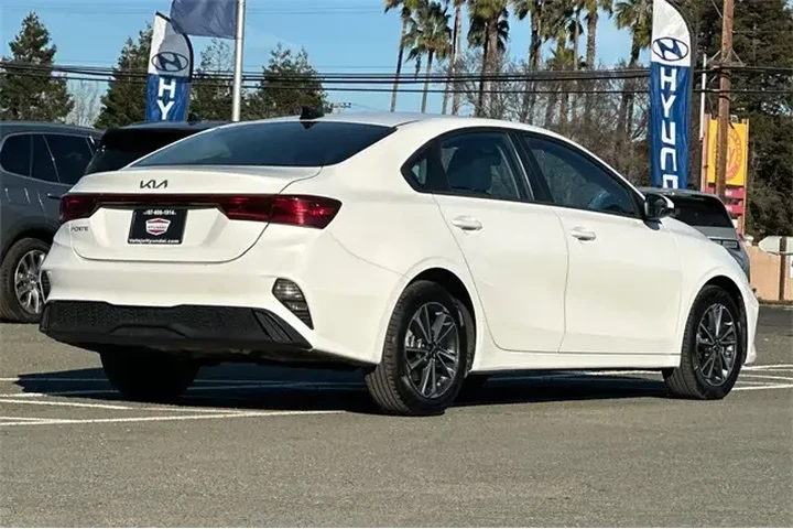 $15999 : Kia Forte 2023 LXS 4dr Sedan image 5