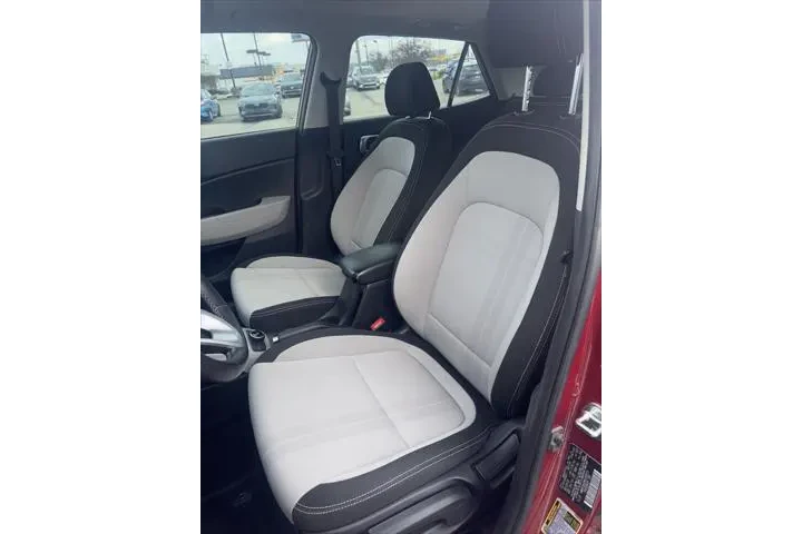 $14977 : Hyundai VENUE 2024 SEL 4dr C image 6