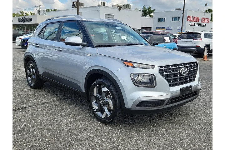 $15895 : Hyundai VENUE 2022 SEL 4dr C image 7