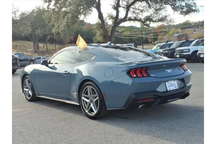 $31579 : Ford Mustang 2024 EcoBoost 2 image 8