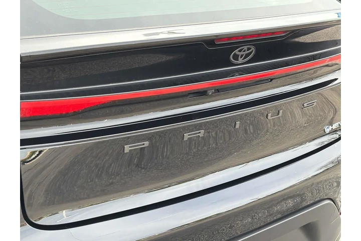 $28075 : Toyota Prius 2026 LE 4dr Hat image 6