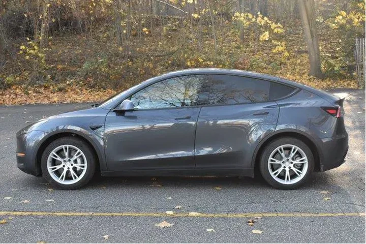 $20995 : Tesla Model Y 2021 AWD Long image 5