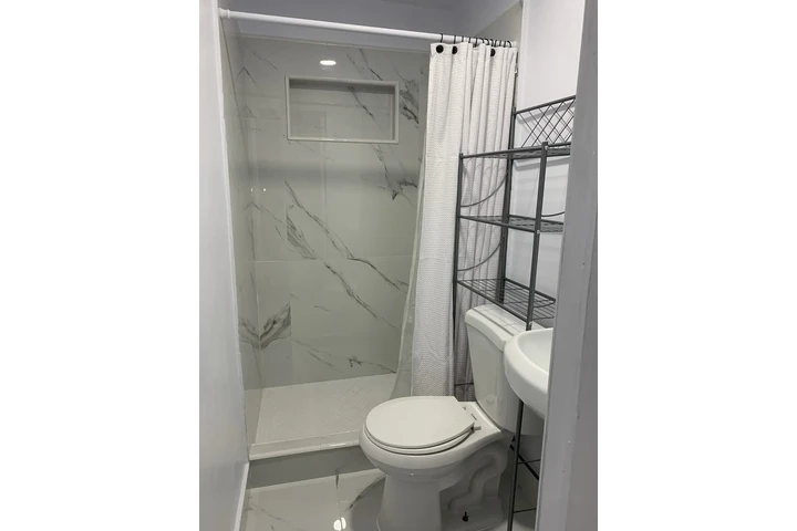 $1200 : Efficiencies  en westchester image 4