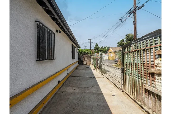 $2395 : Beautiful Home 2B/1B image 10