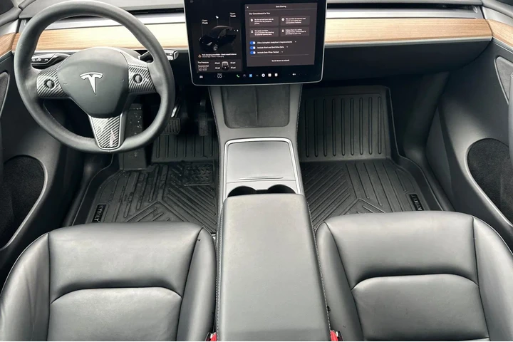 $38000 : Tesla Model Y 2025 AWD Long image 6
