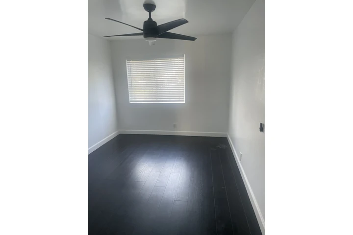 $2450 : 132 EAST ADAMS BLVD image 2