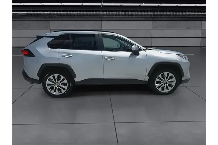 $28988 : Toyota RAV4 2021 AWD XLE Pre image 9