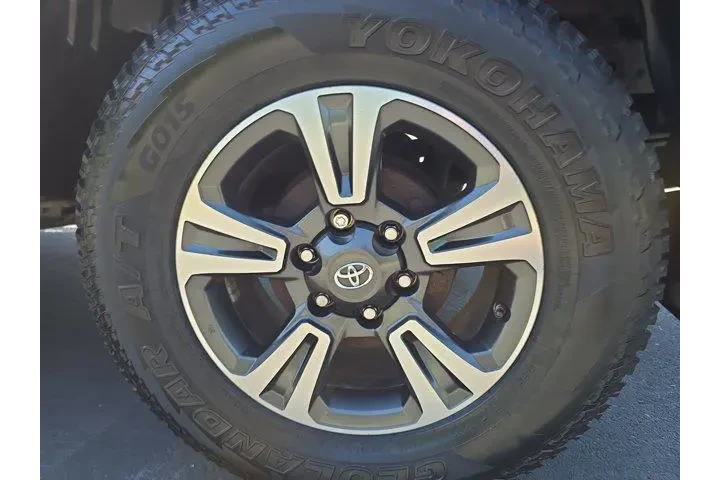 $34995 : Toyota Tacoma 2017 4x4 TRD P image 6