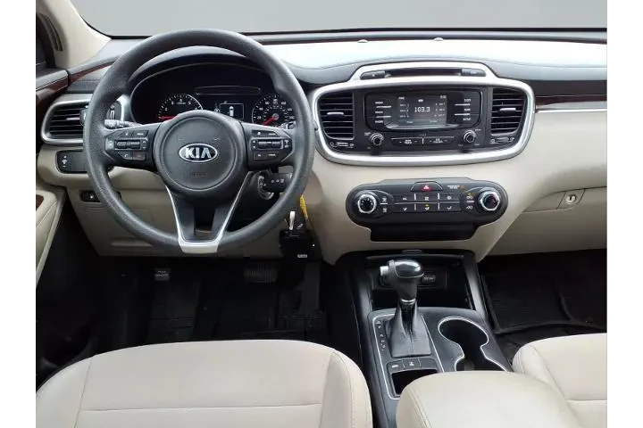 $9987 : Kia Sorento 2017 AWD LX V6 4 image 4