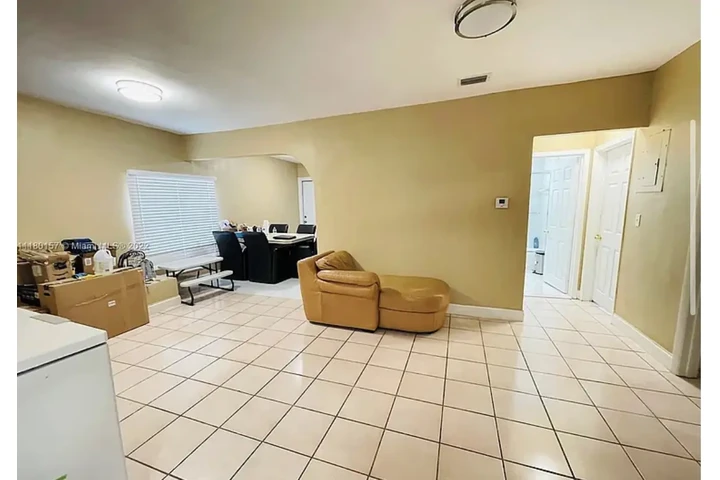 $1500 : Nicely 2 bed 1bath image 4