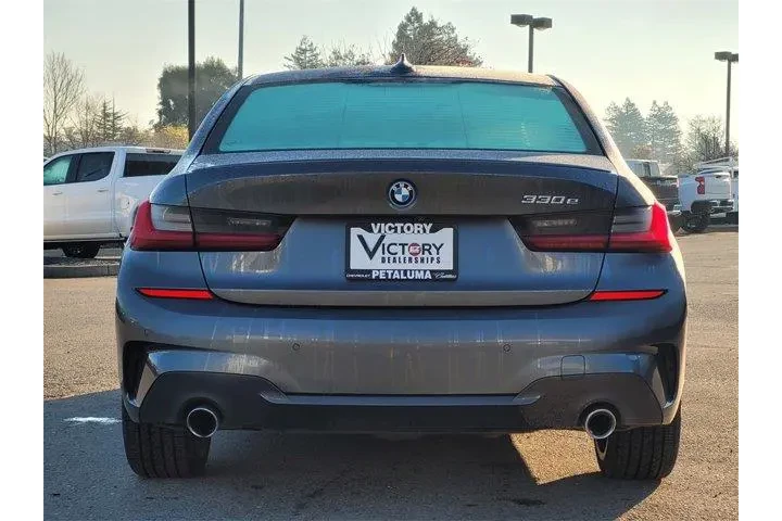 $23988 : BMW 3 Series 2022 330e 4dr S image 5